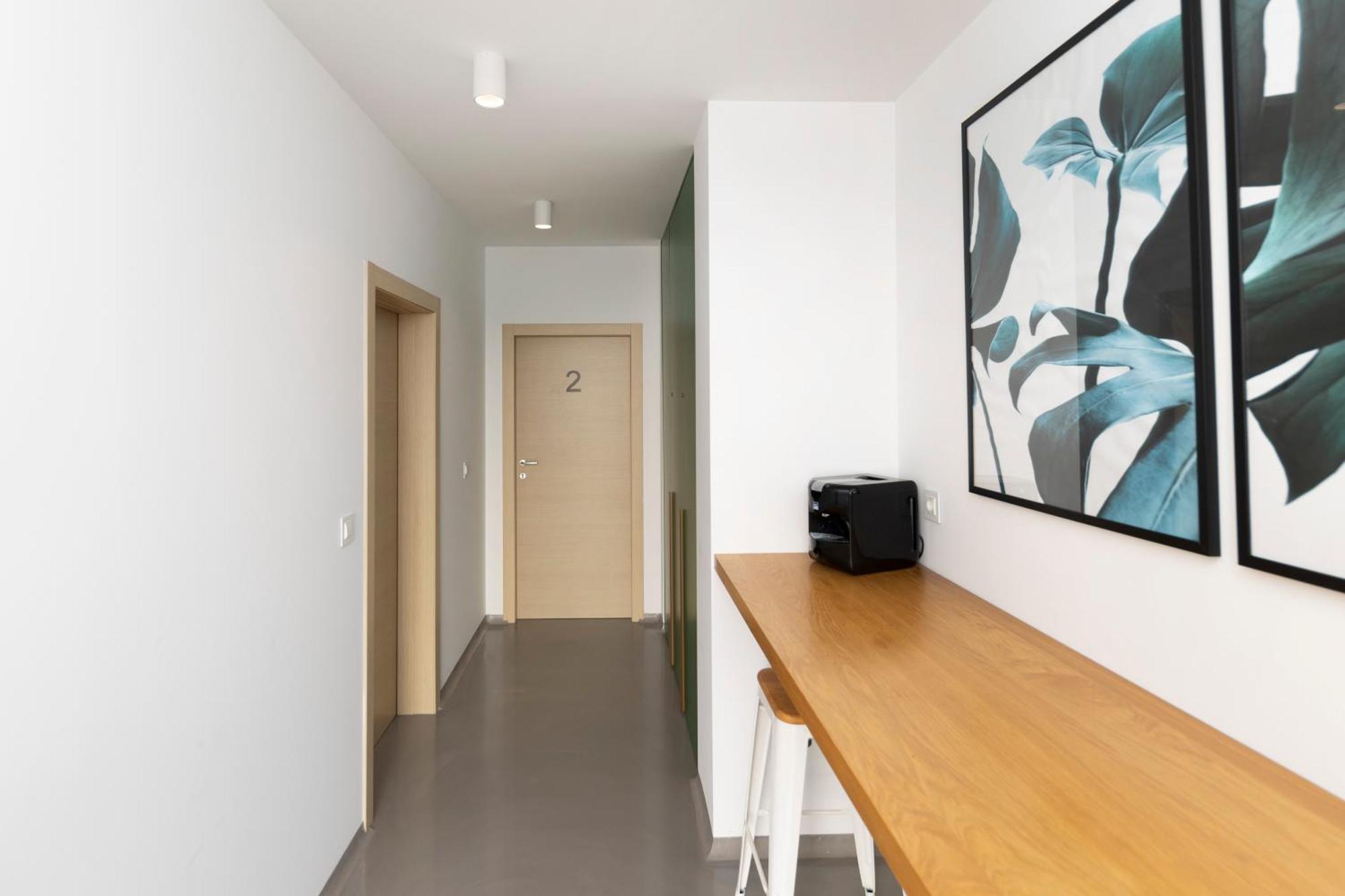 White By Belmont Realty Apartment *